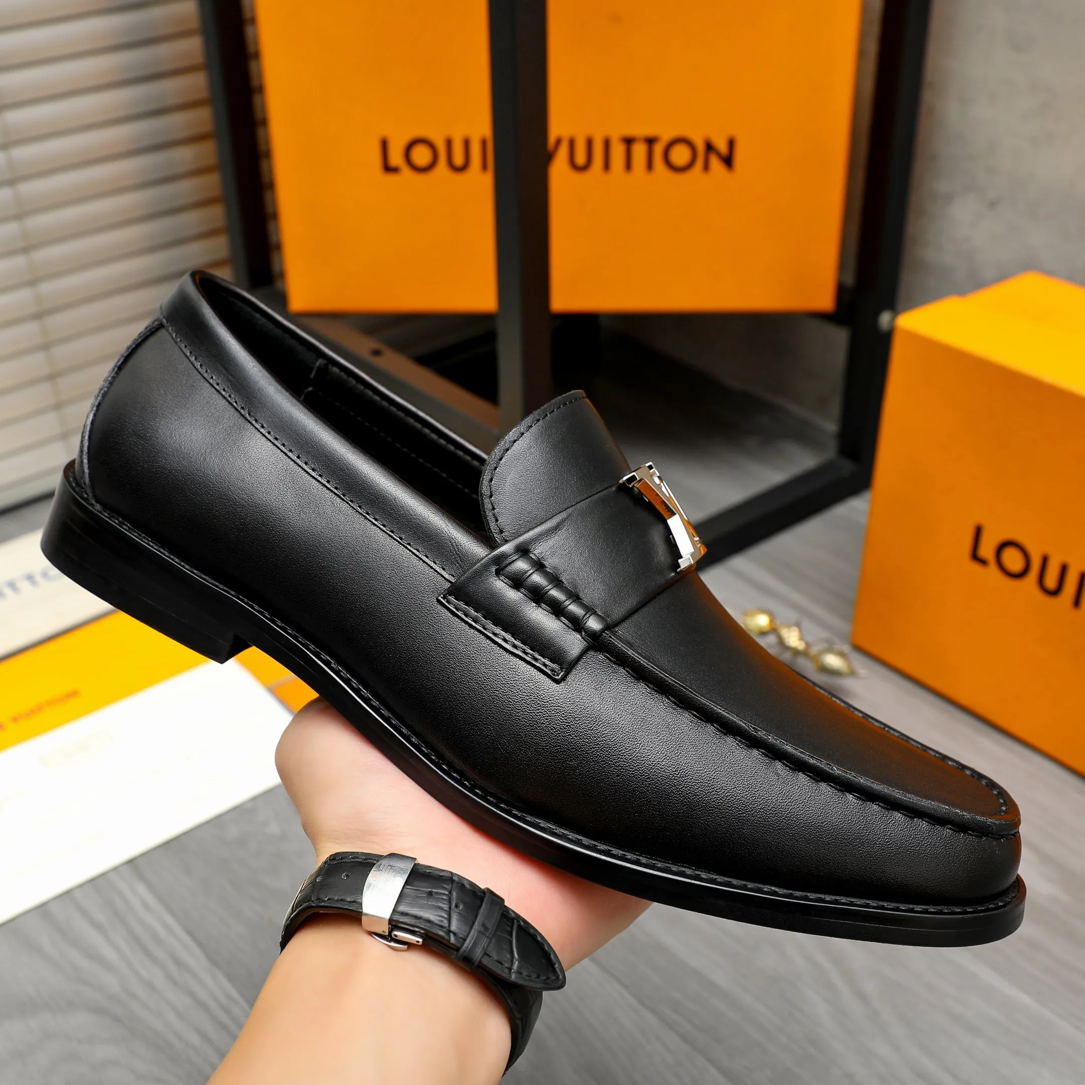 Men's shoes 💰442 Product trademark: LV "Louis Vuitton" business slip-on leather shoes Regular size: 38-46 (45.46 custom-made, non-returnable) Product materials: Selected high-quality cowhide upper, cowhide lining, original rubber outsole